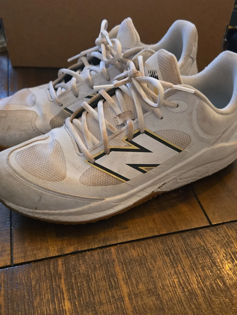 New Balance Men’s White Baseball Turf Shoes